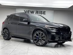 Photo of the vehicle BMW X5