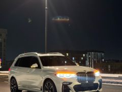 Photo of the vehicle BMW X7