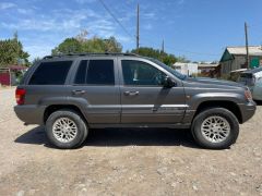 Сүрөт унаа Jeep Cherokee