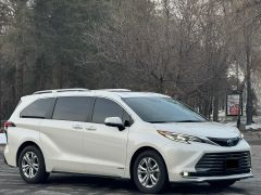 Photo of the vehicle Toyota Sienna