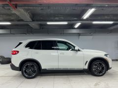 Photo of the vehicle BMW X5