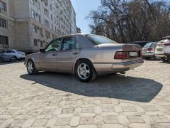 Сүрөт унаа Mercedes-Benz W124