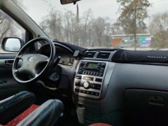 Сүрөт унаа Toyota Avensis Verso