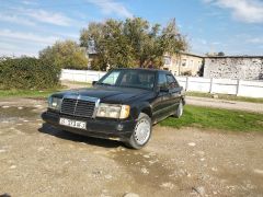 Сүрөт унаа Mercedes-Benz W124