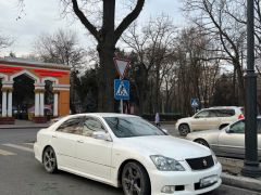 Photo of the vehicle Toyota Crown