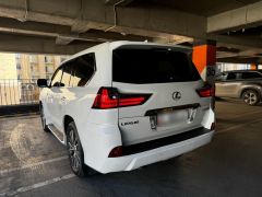 Photo of the vehicle Lexus LX