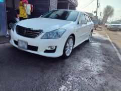 Photo of the vehicle Toyota Crown