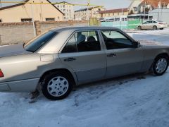 Сүрөт унаа Mercedes-Benz W124