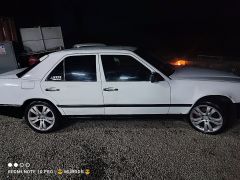 Photo of the vehicle Mercedes-Benz W124