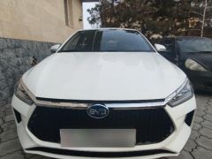 Фото авто BYD e2