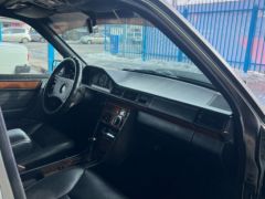 Сүрөт унаа Mercedes-Benz W124