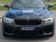 Photo of the vehicle BMW M5