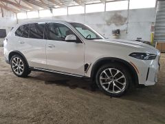 Photo of the vehicle BMW X5