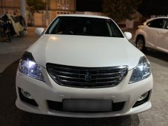 Photo of the vehicle Toyota Crown