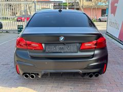 Photo of the vehicle BMW M5