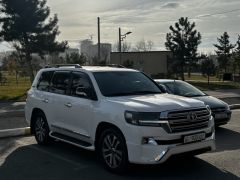 Photo of the vehicle Toyota Land Cruiser