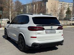 Photo of the vehicle BMW X5