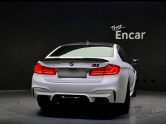 Photo of the vehicle BMW M5