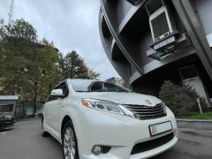 Фото авто Toyota Sienna