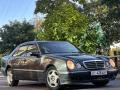 Фото авто Mercedes-Benz E-Класс