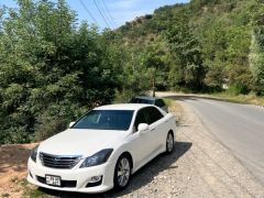 Photo of the vehicle Toyota Crown