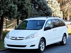 Photo of the vehicle Toyota Sienna