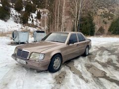 Сүрөт унаа Mercedes-Benz W124