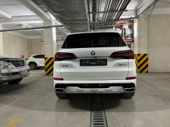 Photo of the vehicle BMW X5