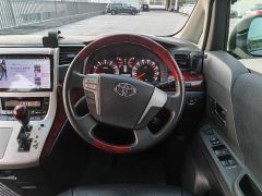 Photo of the vehicle Toyota Alphard