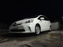 Photo of the vehicle Toyota Prius v (+)