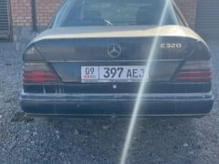 Сүрөт унаа Mercedes-Benz W124