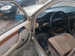 Сүрөт унаа Mercedes-Benz W124