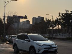 Сүрөт унаа Toyota RAV4