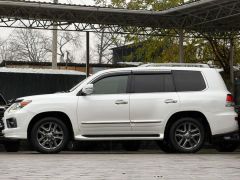 Photo of the vehicle Lexus LX