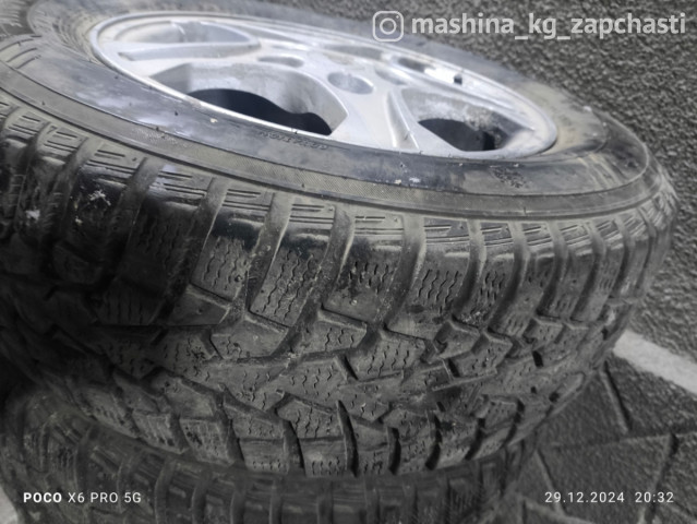 Tires - Продам зимние шины на Тойота Камри с диском цена 15000 сом