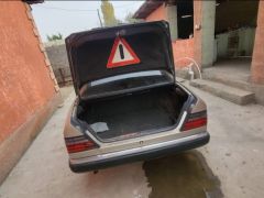 Сүрөт унаа Mercedes-Benz W124