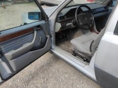 Сүрөт унаа Mercedes-Benz W124