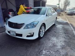 Photo of the vehicle Toyota Crown