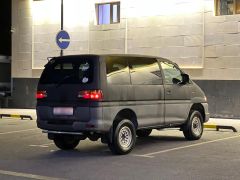 Сүрөт унаа Mitsubishi Delica