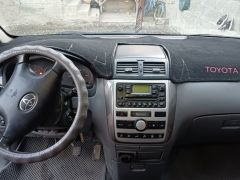 Сүрөт унаа Toyota Avensis Verso