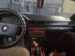 Сүрөт унаа Mercedes-Benz W124