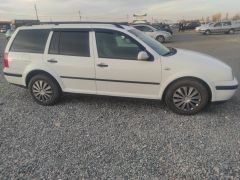 Photo of the vehicle Volkswagen Golf