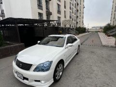 Photo of the vehicle Toyota Crown