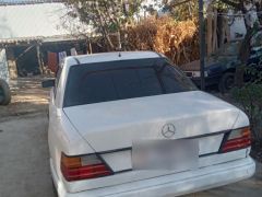 Сүрөт унаа Mercedes-Benz W124