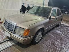 Сүрөт унаа Mercedes-Benz W124