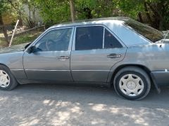 Сүрөт унаа Mercedes-Benz W124