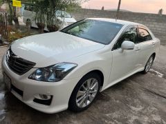 Photo of the vehicle Toyota Crown