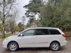 Photo of the vehicle Toyota Sienna