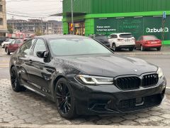 Photo of the vehicle BMW M5