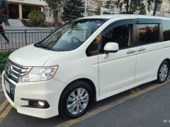 Фото авто Honda Stepwgn